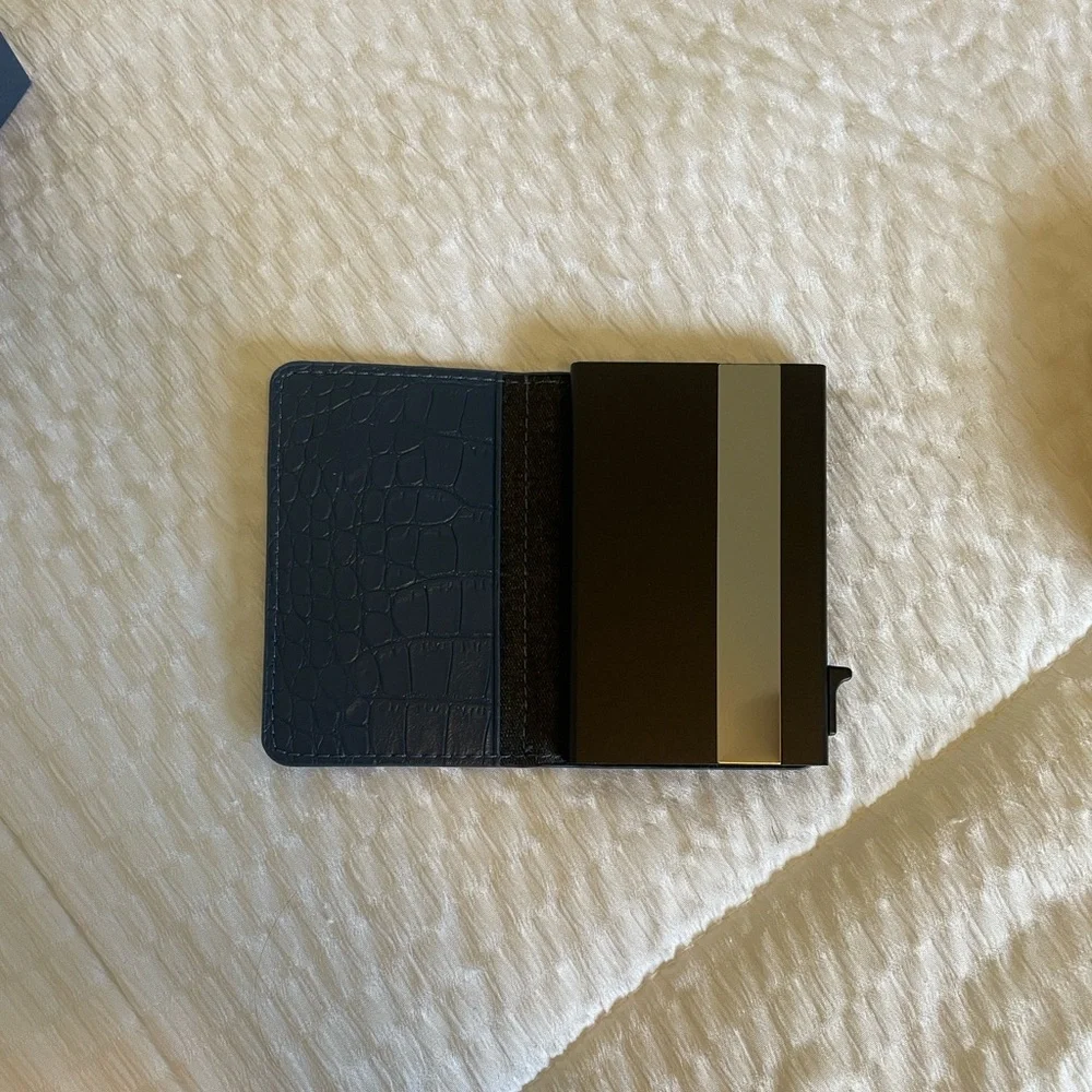 Elegant Black Crocodile Pattern Wallet